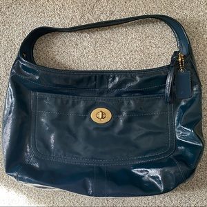 Coach shoulder bag in navy patent leather
